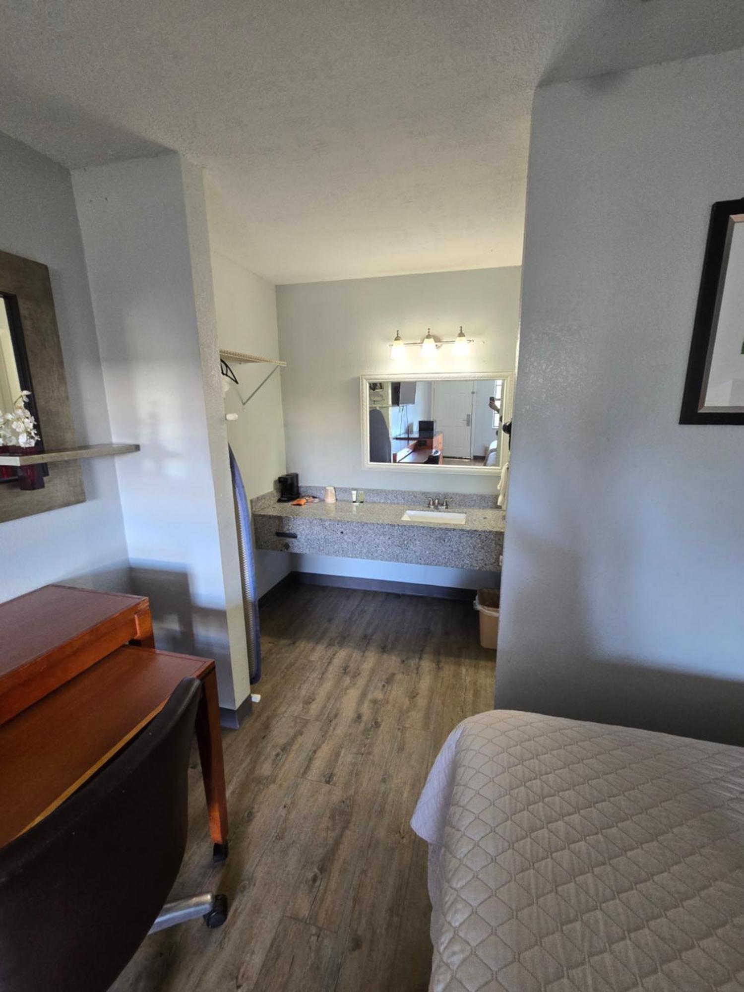 Best Price Motel & Suites Orange Exteriör bild
